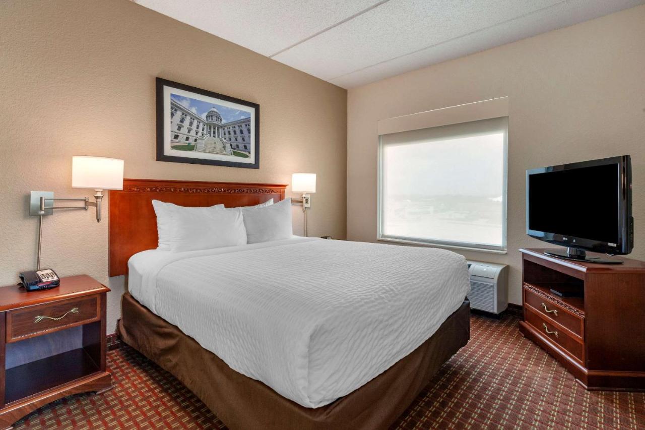 Clarion Suites At The Alliant Energy Center Madison Exterior foto
